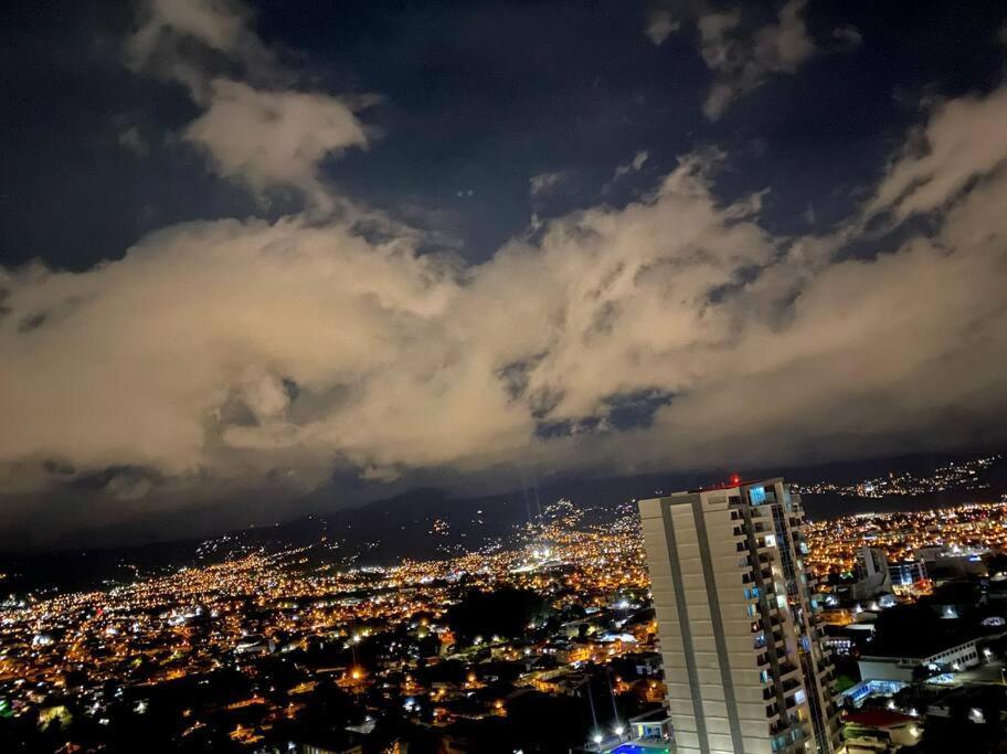 Penthouse En Los Yoses, Vista De Los Dioses Fast Wifi San Jose  Exterior photo
