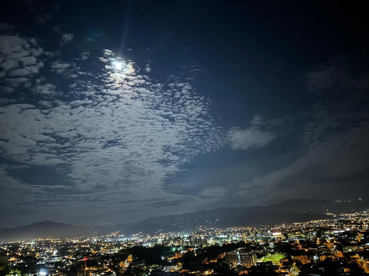 Penthouse En Los Yoses, Vista De Los Dioses Fast Wifi San Jose  Exterior photo